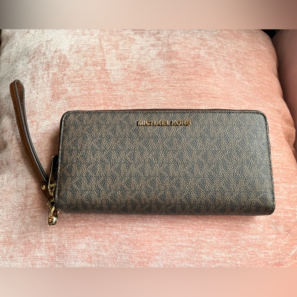 Michael  Kors large continental wallet